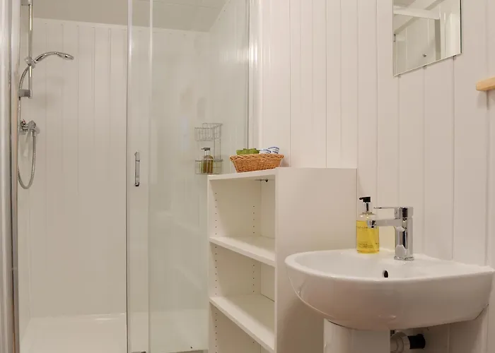 Holiday home Robin's *